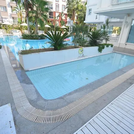 Διαμέρισμα Rey With Big Pool